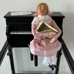 Louise @ Piano Caroler